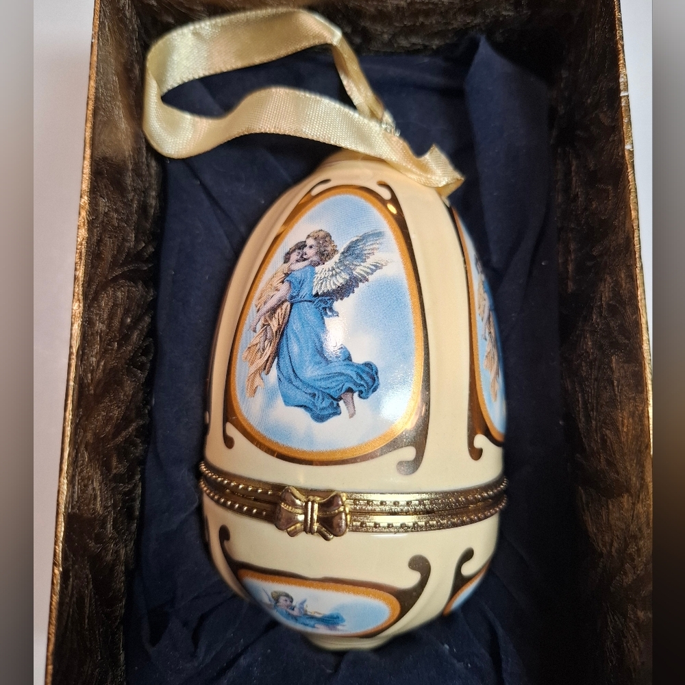 Mr Christmas Musical Christmas Egg Ornament Valerie Parr Hill White Angels